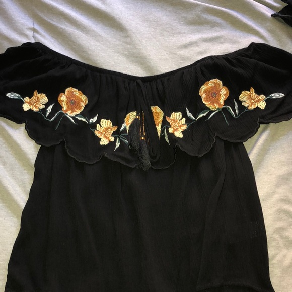 Women’s Off the Shoulder Top - Picture 1 of 2